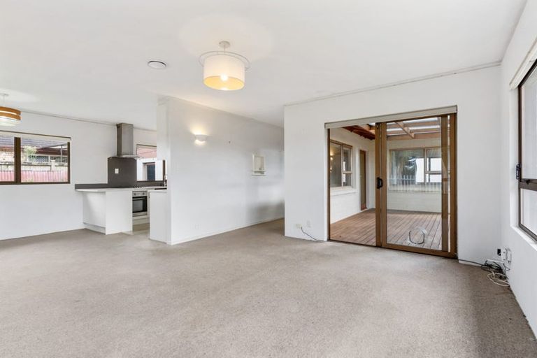 Photo of property in 2/146 Queen Street, Pukekohe, 2120