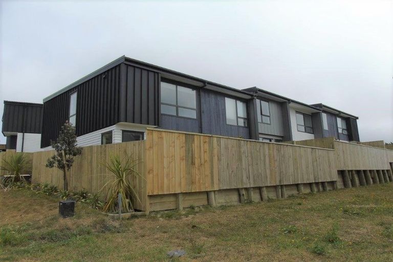 Photo of property in 3/62 Spenmoor Street, Newlands, Wellington, 6037