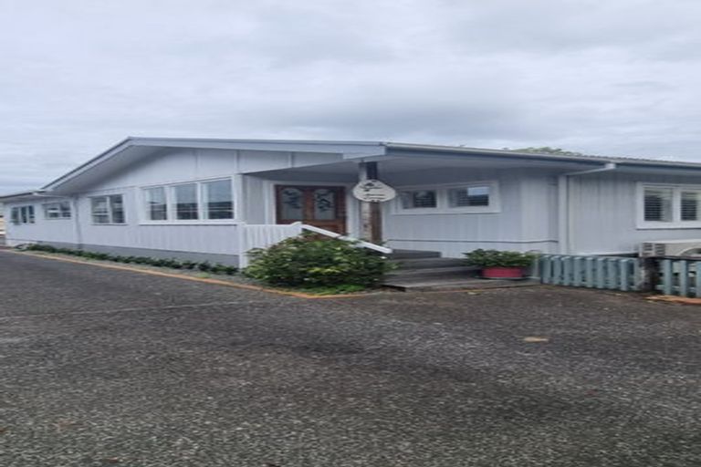 Photo of property in 1/16 Puriri Avenue, Greenlane, Auckland, 1051