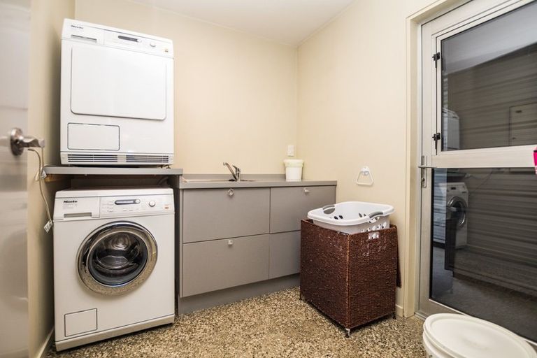 Photo of property in 43 Anne Street, Winton, 9720