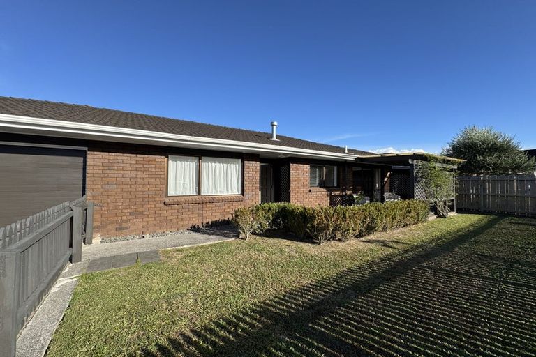 Photo of property in 1/71 Aviemore Drive, Highland Park, Auckland, 2010