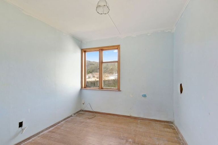 Photo of property in 172 Wellington Road, Wainuiomata, Lower Hutt, 5014