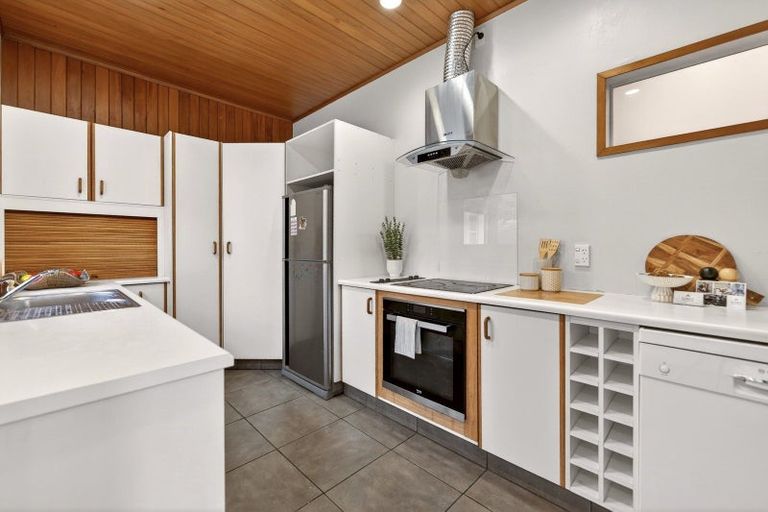 Photo of property in 48 Manapouri Crescent, Hokowhitu, Palmerston North, 4410