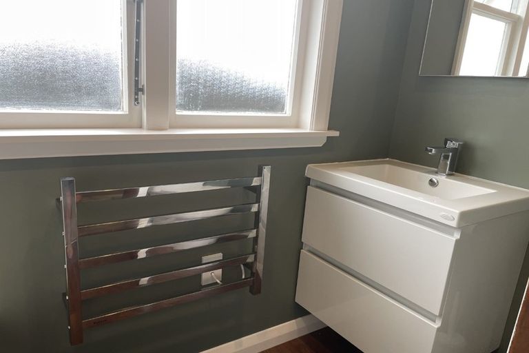 Photo of property in 11 College Street, Awapuni, Palmerston North, 4412