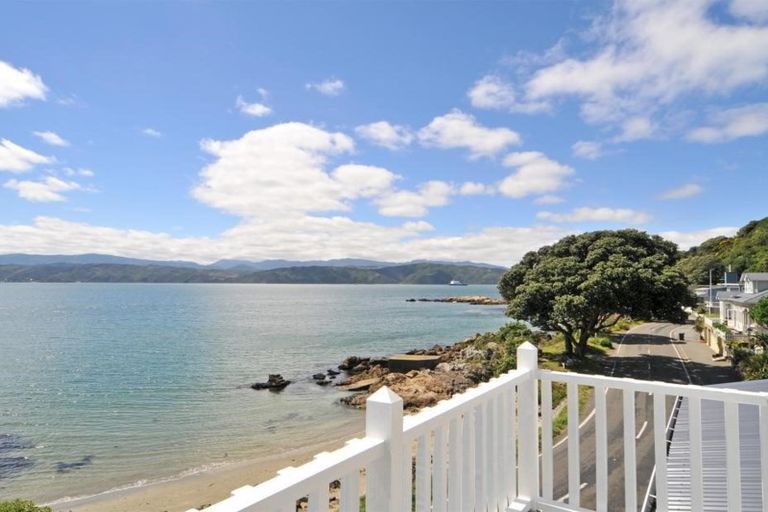 Photo of property in 379 Karaka Bay Road, Karaka Bays, Wellington, 6022