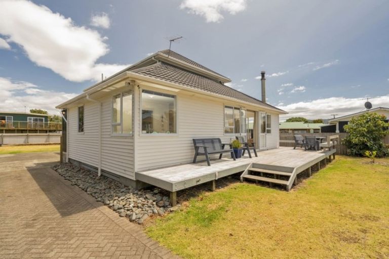 Photo of property in 16 Hannan Road, Whitianga, 3510