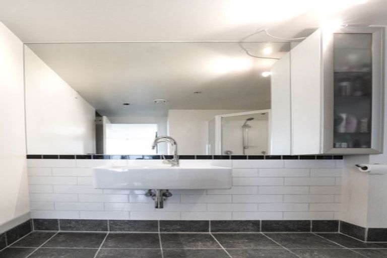 Photo of property in 5c/123 Molesworth Street, Thorndon, Wellington, 6011