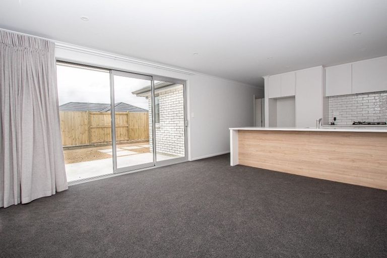 Photo of property in 2/12 Bostonkip Crescent, Fitzroy, Hamilton, 3282