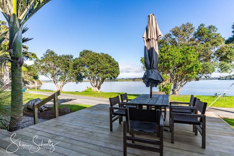 Photo of property in 6 The Strand, Whakapirau, Maungaturoto, 0583