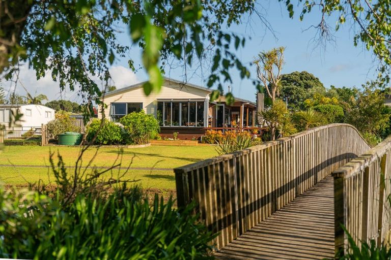 Photo of property in 15 Martin Place, Cooks Beach, Whitianga, 3591