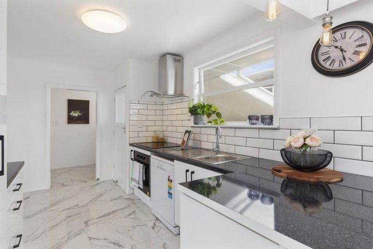 Photo of property in 42 Kashmir Avenue, Clouston Park, Upper Hutt, 5018