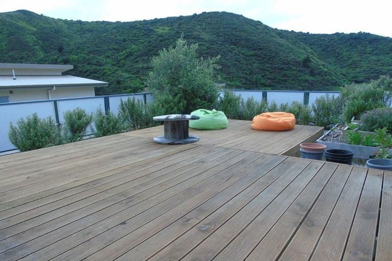 Photo of property in 7 Rarangi Way, Owhiro Bay, Wellington, 6023