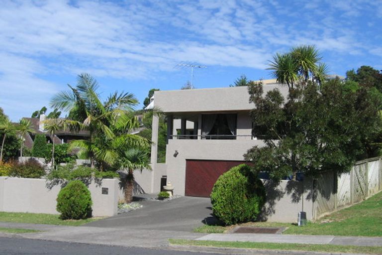 Photo of property in 28 Penguin Drive, Murrays Bay, Auckland, 0630