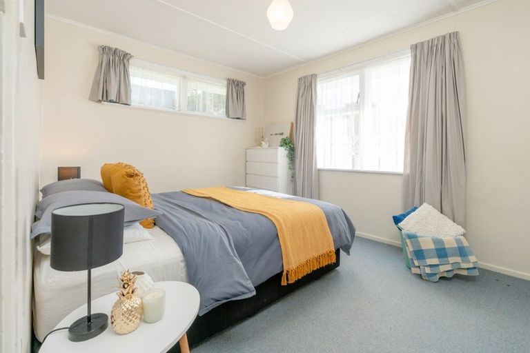 Photo of property in 15 Mark Avenue, Paparangi, Wellington, 6037