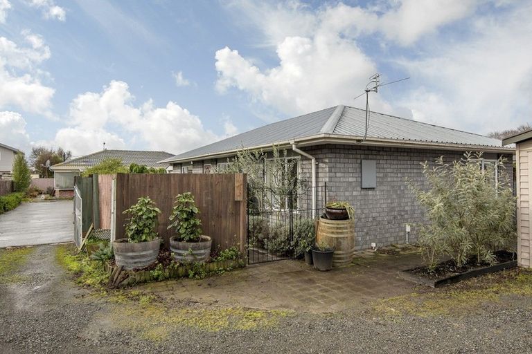 Photo of property in 2/24a Croziers Road, St Albans, Christchurch, 8052