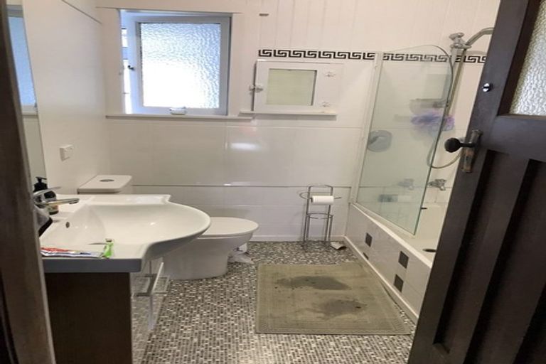 Photo of property in 94 Endeavour Street, Lyall Bay, Wellington, 6022