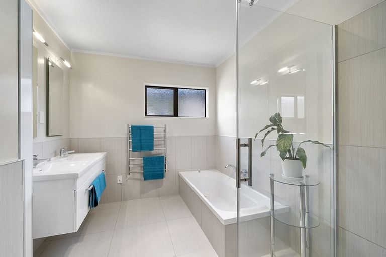 Photo of property in 5 Roman Close, Silverstream, Upper Hutt, 5019