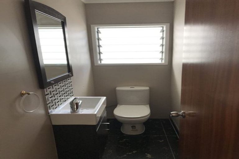 Photo of property in 20 Grenada Avenue, Forrest Hill, Auckland, 0620