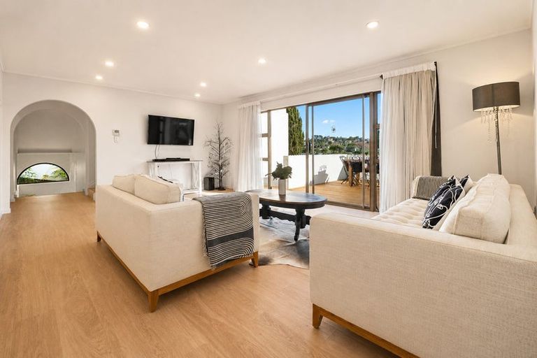 Photo of property in 31 Squirrel Lane, Browns Bay, Auckland, 0630