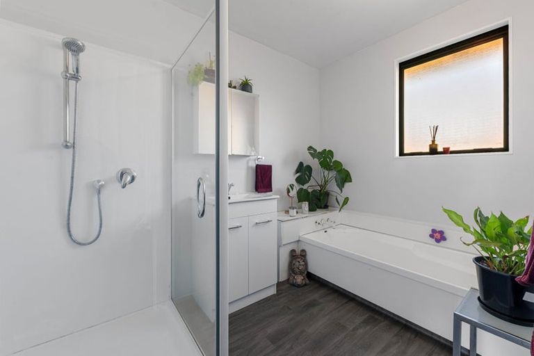 Photo of property in 10 Volta Place, Clendon Park, Auckland, 2103