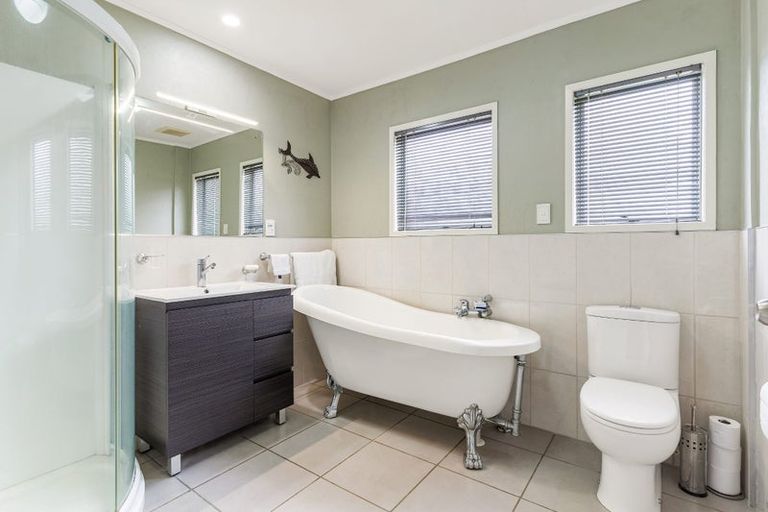 Photo of property in 54 Marendellas Drive, Bucklands Beach, Auckland, 2014