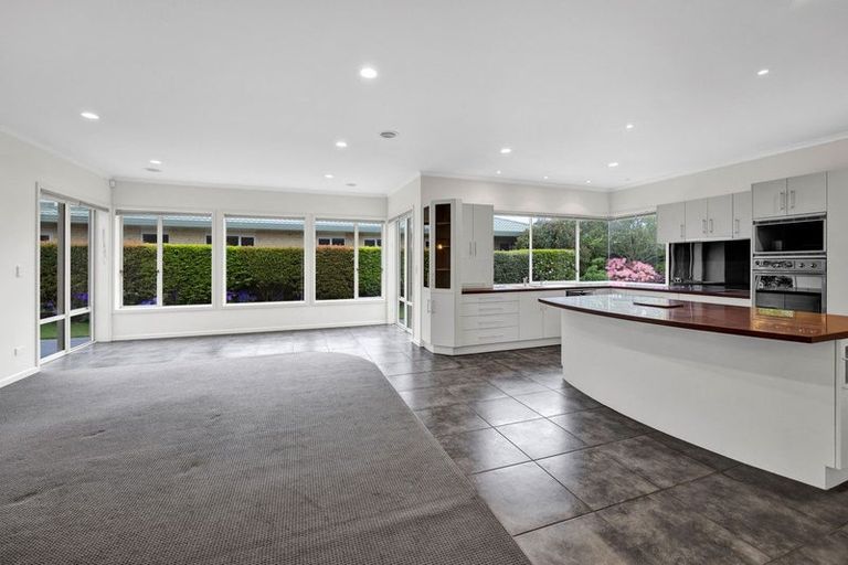 Photo of property in 8 Edna Wills Place, Hawera, 4610