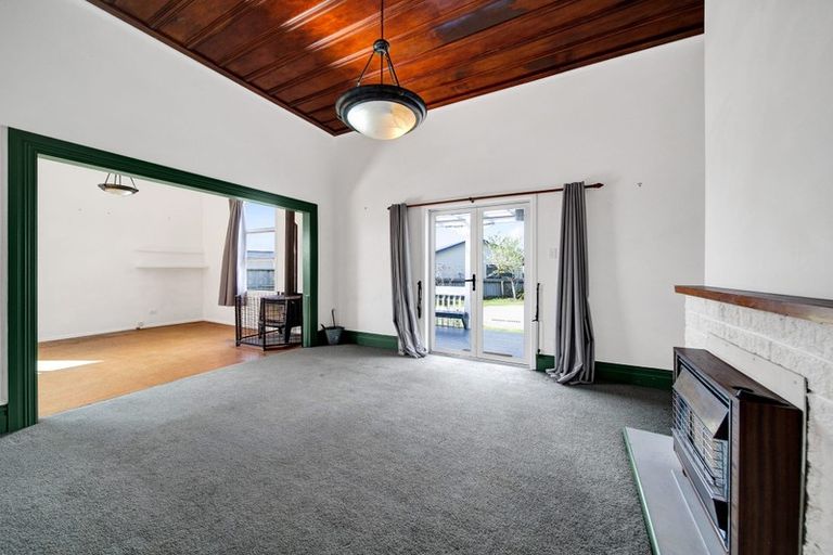 Photo of property in 176 Glover Road, Hawera, 4610