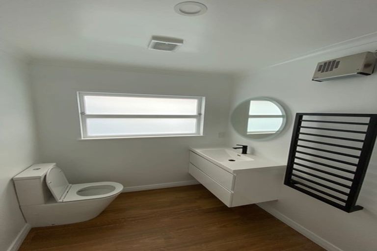 Photo of property in 1/17 The Parade, Island Bay, Wellington, 6023