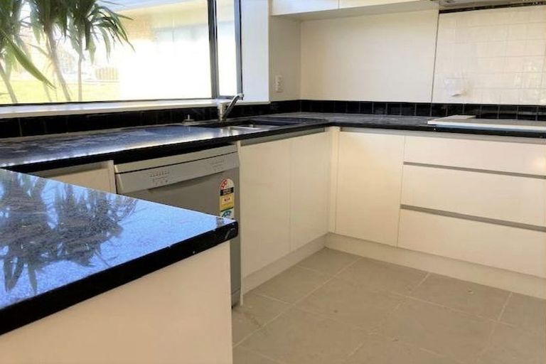 Photo of property in 2 Cyclamen Road, Mangere, Auckland, 2022