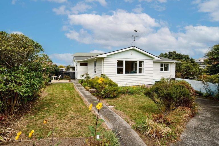 Photo of property in 16 Clematis Grove, Maungaraki, Lower Hutt, 5010
