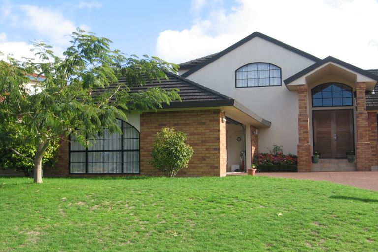 Photo of property in 37 Connemara Court, West Harbour, Auckland, 0618