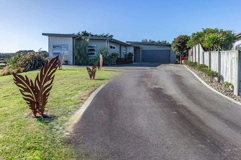 Photo of property in 31-33 Taonui Street, Waitarere Beach, Levin, 5510