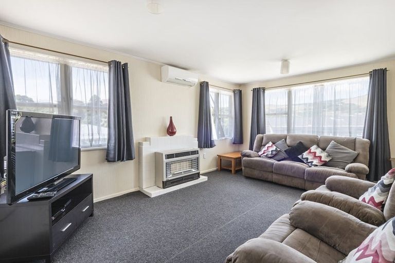 Photo of property in 20 Redwood Avenue, Tawa, Wellington, 5028