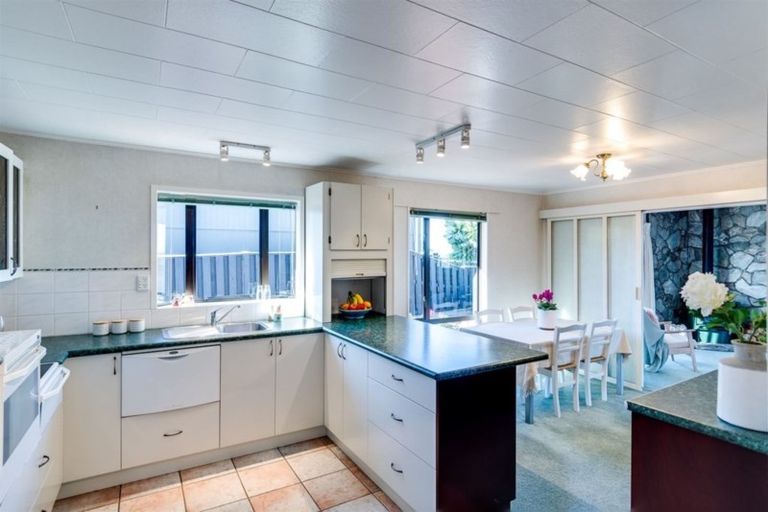 Photo of property in 58 Le Quesne Road, Bay View, Napier, 4104