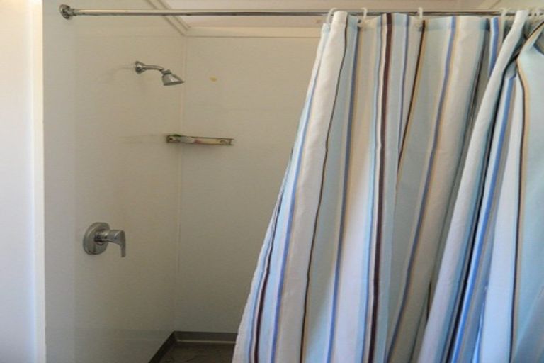 Photo of property in 3 Merritt Way, Newlands, Wellington, 6037