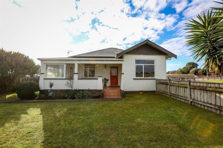 Photo of property in 25 Mangorei Road, Strandon, New Plymouth, 4312