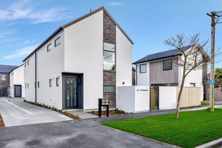 Photo of property in 4/33 Heywood Terrace, Richmond, Christchurch, 8013