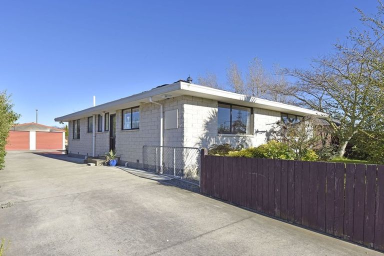Photo of property in 23 Roberts Road, Hei Hei, Christchurch, 8042