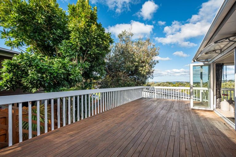 Photo of property in 15 Rosario Crescent, Red Beach, 0932