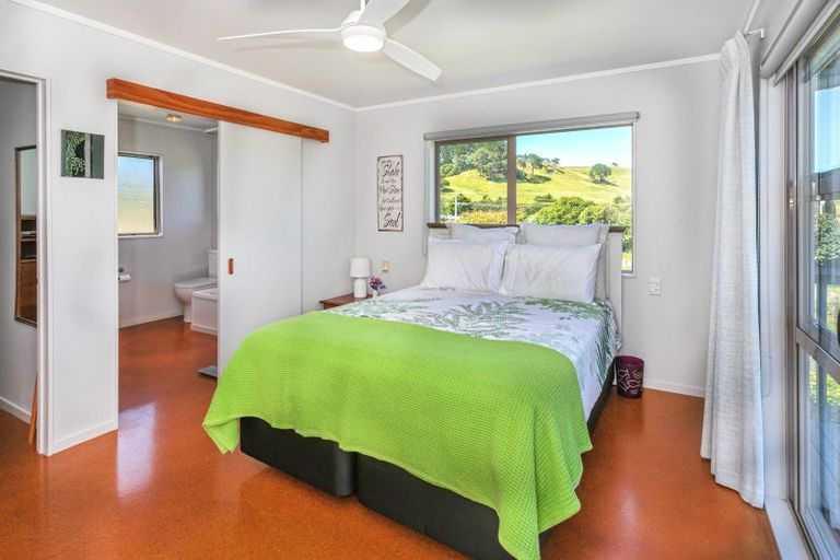 Photo of property in 33 Orua Lane, Hot Water Beach, Whitianga, 3591