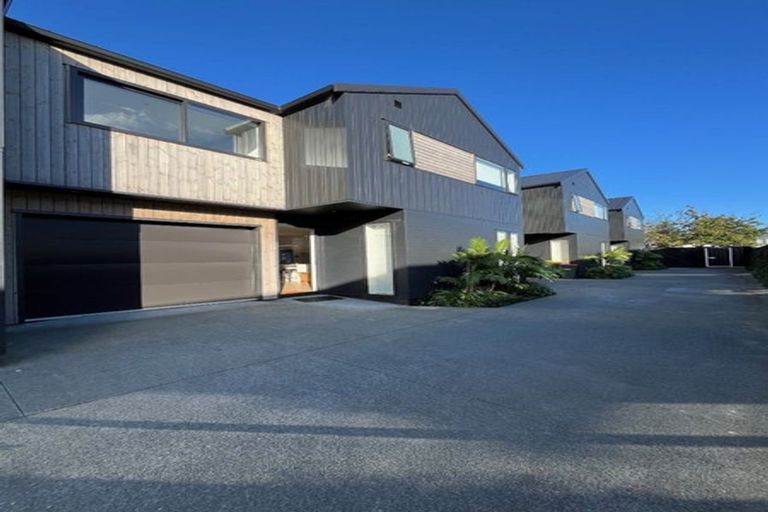 Photo of property in 16d Hamurana Place, Te Atatu Peninsula, Auckland, 0610