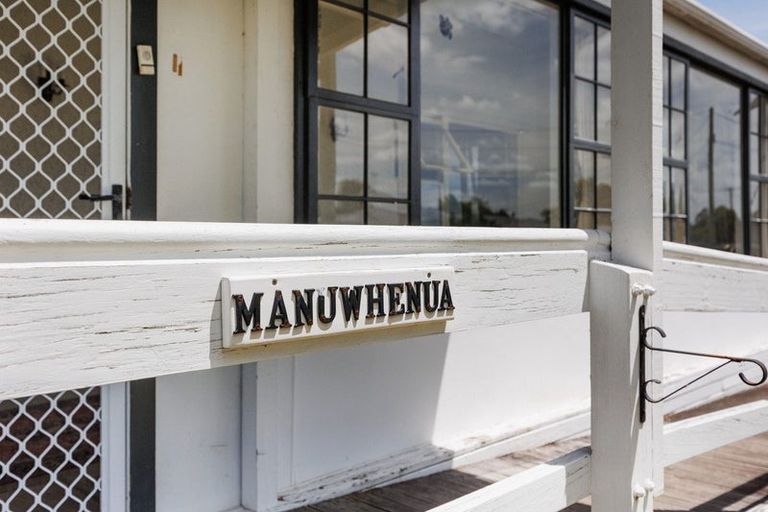 Photo of property in 30 Ngahina Street, Marton, 4710