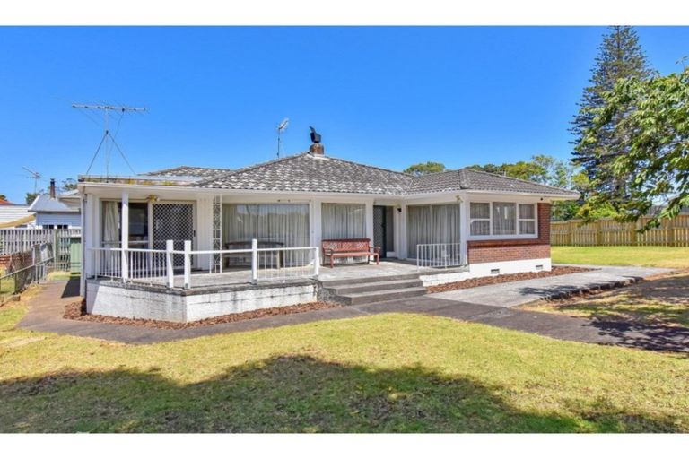 Photo of property in 1 Tanners Road, Mangere Bridge, Auckland, 2022