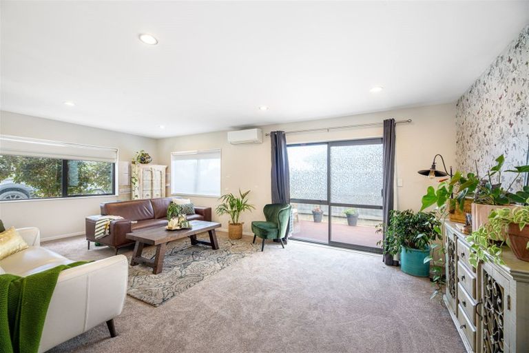 Photo of property in 7 Kahika Grove, Huapai, Kumeu, 0810