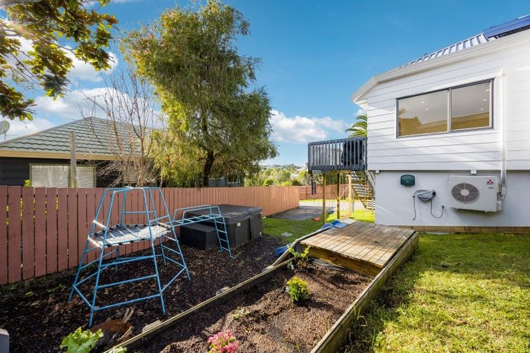 Photo of property in 15b Greta Place, Stanmore Bay, Whangaparaoa, 0932