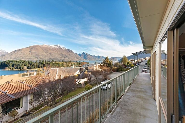 Photo of property in 28 Earnslaw Terrace, Queenstown, 9300