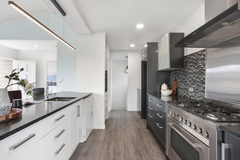 Photo of property in 26 Brunner Road, Glen Eden, Auckland, 0602