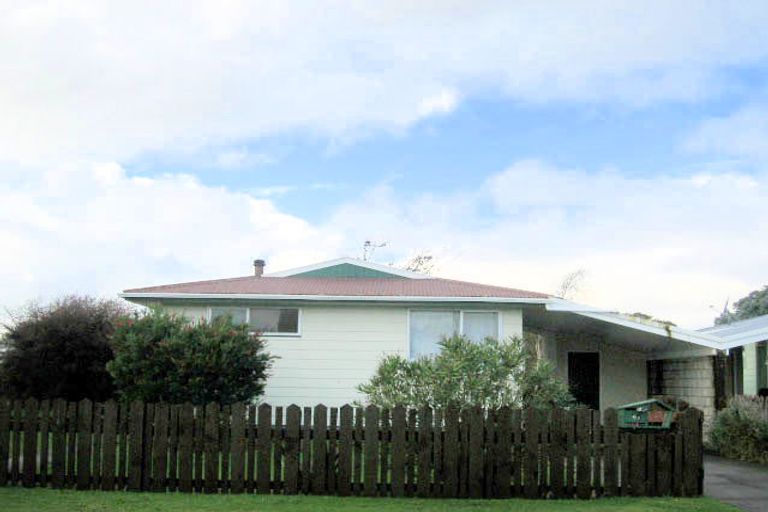 Photo of property in 4 Sharda Grove, Paraparaumu Beach, Paraparaumu, 5032