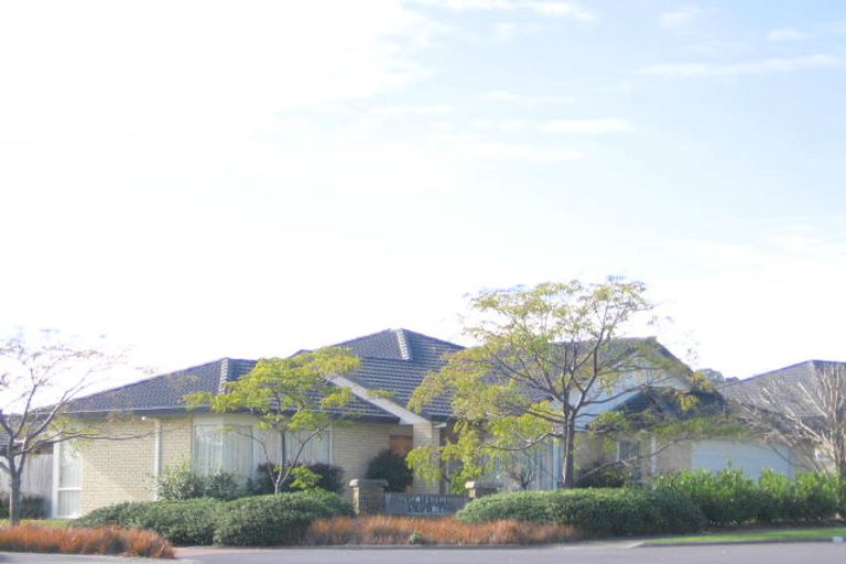 Photo of property in 8 Moyrus Crescent, East Tamaki Heights, Auckland, 2016