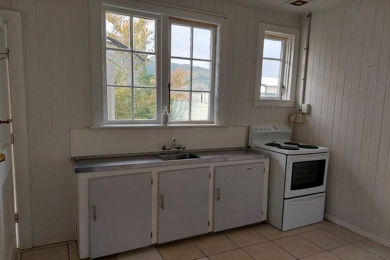 Photo of property in 106a Randwick Road, Moera, Lower Hutt, 5010